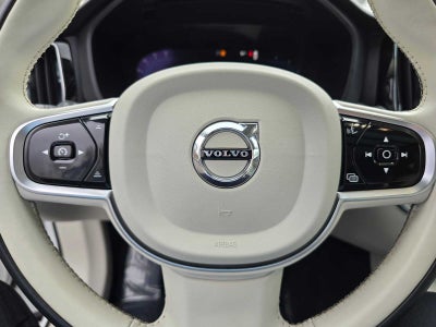 2023 Volvo XC60 Recharge Plug-In Hybrid Plus Bright Theme