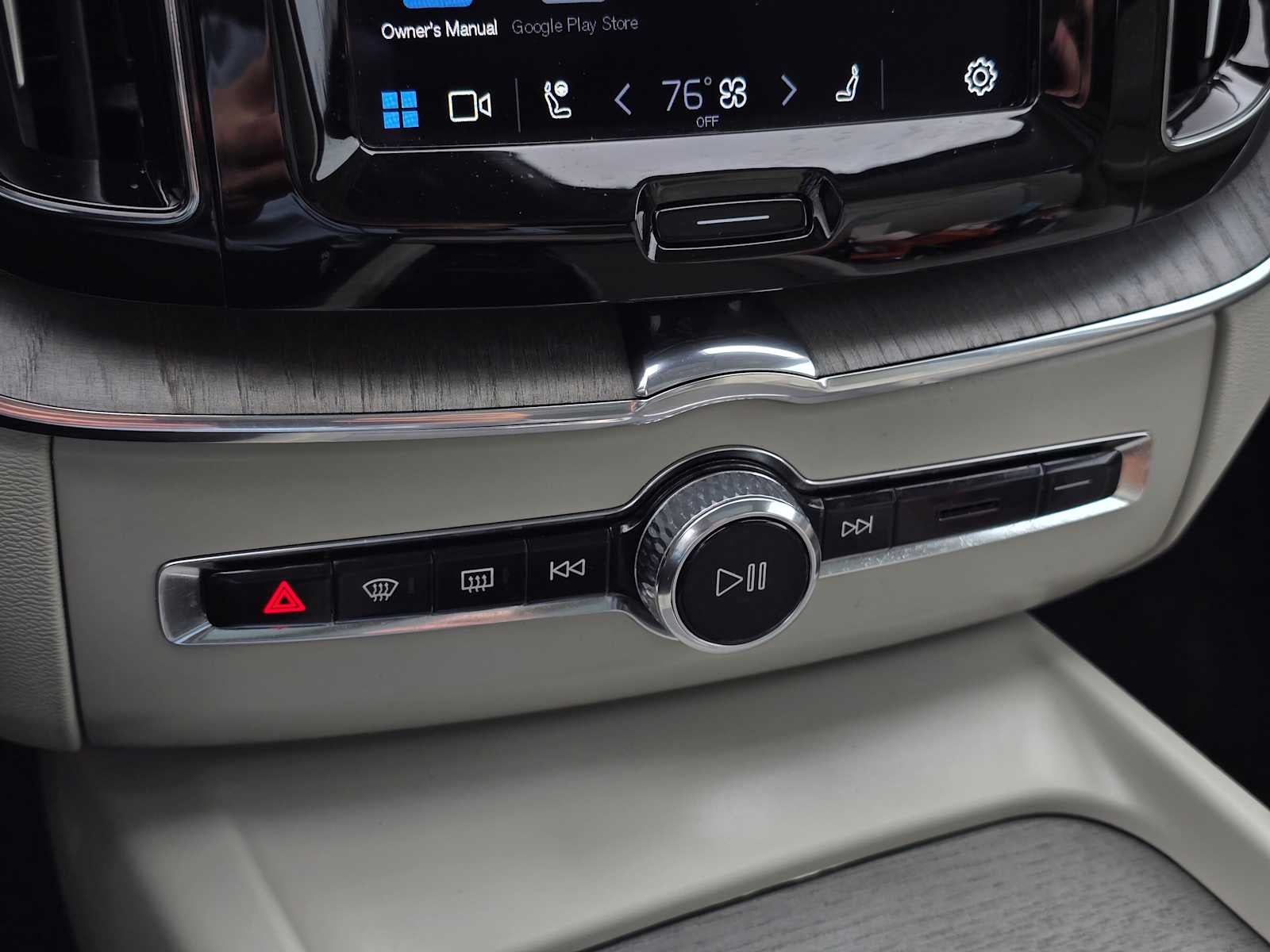 2023 Volvo XC60 Recharge Plug-In Hybrid Plus Bright Theme