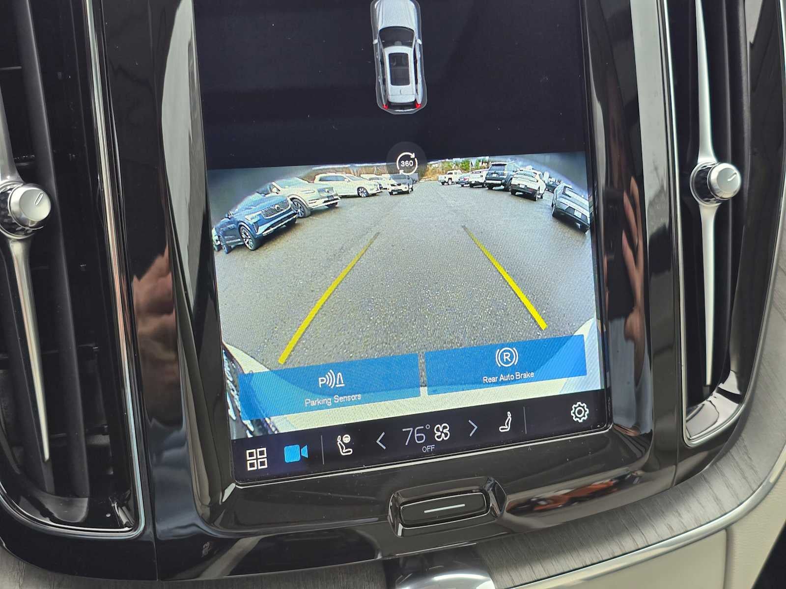 2023 Volvo XC60 Recharge Plug-In Hybrid Plus Bright Theme