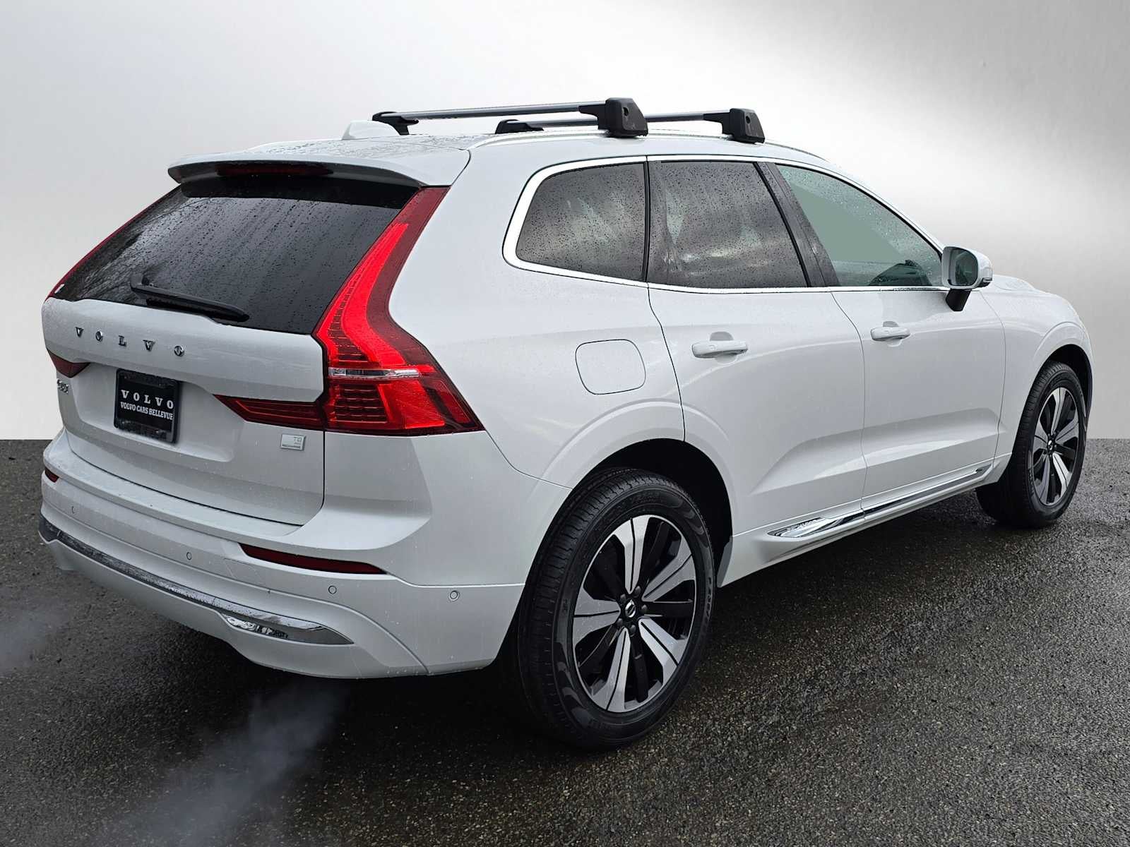 2023 Volvo XC60 Recharge Plug-In Hybrid Plus Bright Theme