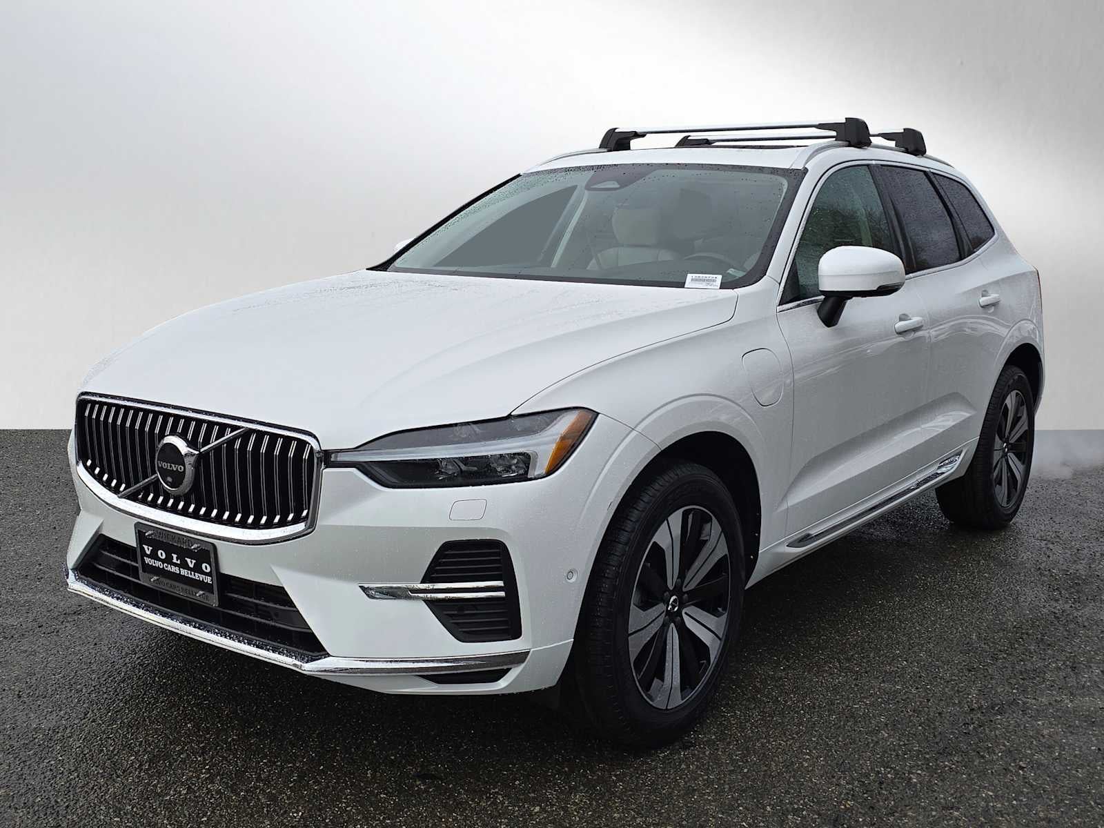 2023 Volvo XC60 Recharge Plug-In Hybrid Plus Bright Theme