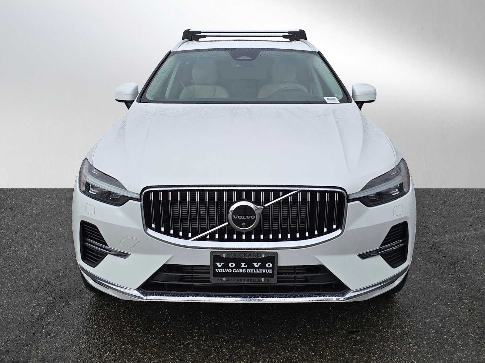 2023 Volvo XC60 Recharge Plug-In Hybrid Plus Bright Theme