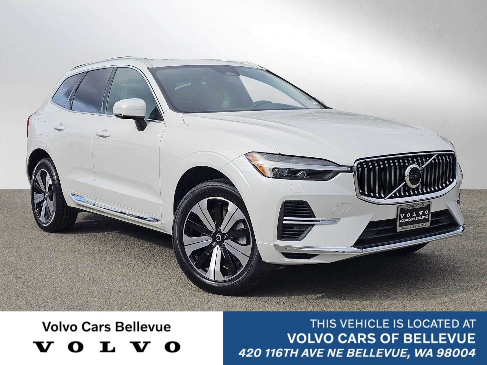 2023 Volvo XC60 Recharge Plug-In Hybrid Core Bright Theme