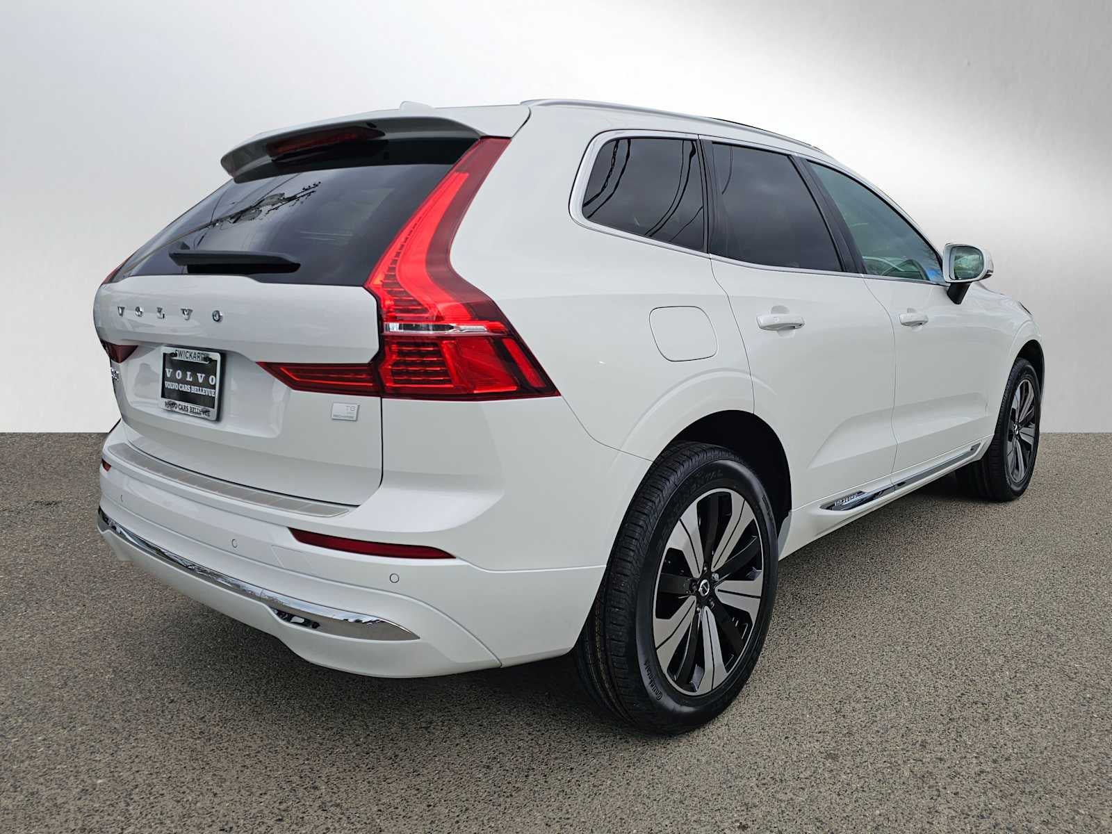 2023 Volvo XC60 Recharge Plug-In Hybrid Core Bright Theme