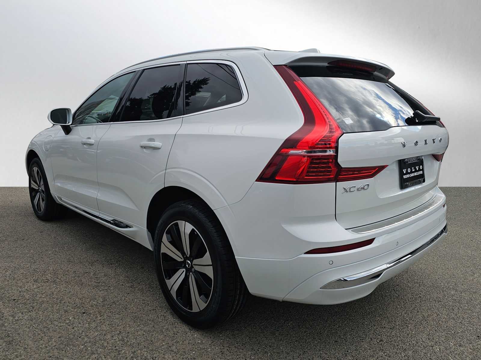 2023 Volvo XC60 Recharge Plug-In Hybrid Core Bright Theme