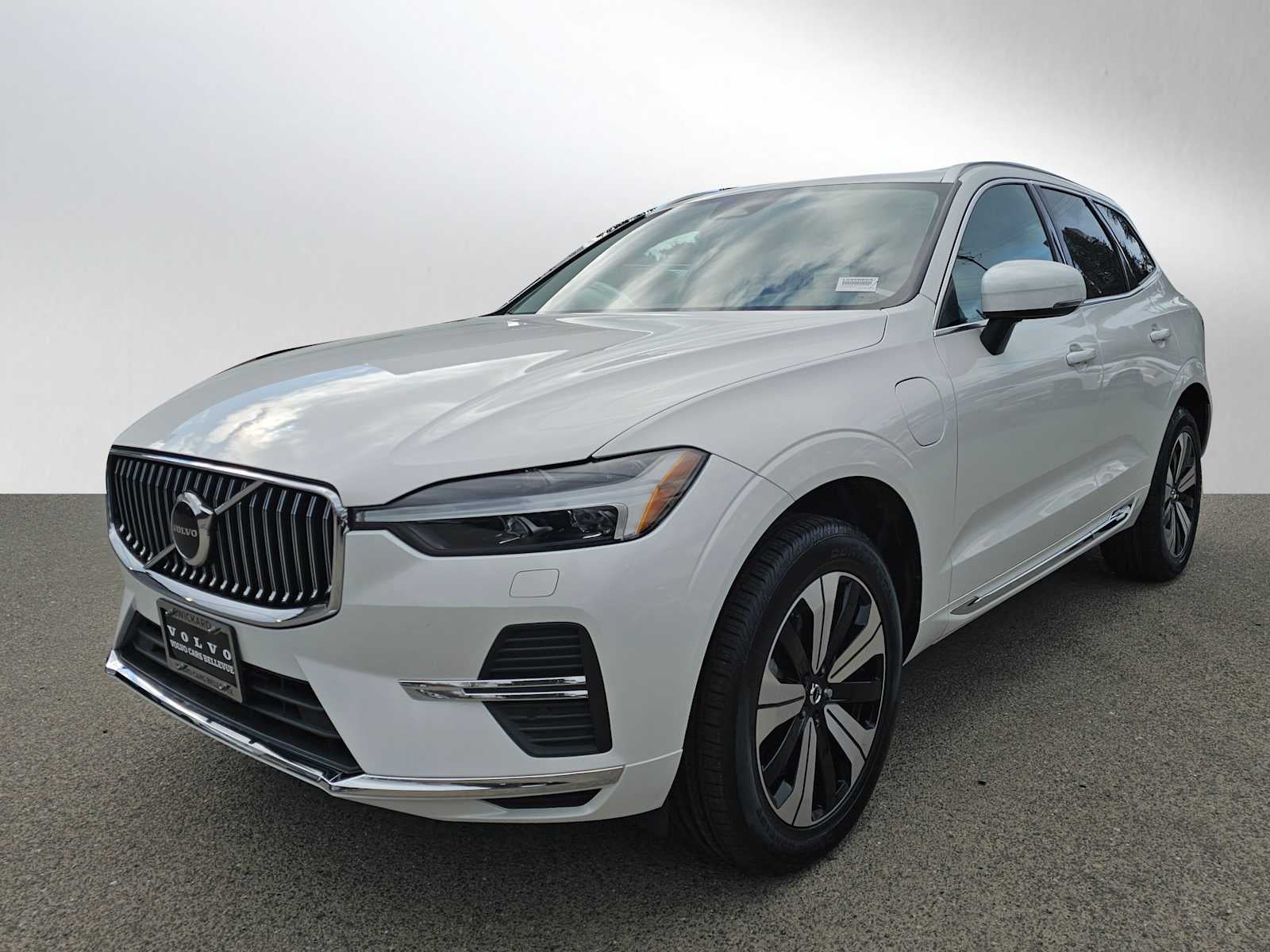 2023 Volvo XC60 Recharge Plug-In Hybrid Core Bright Theme
