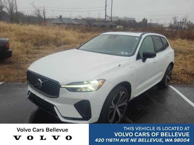2023 Volvo XC60 Recharge Plug-In Hybrid Ultimate Dark Theme