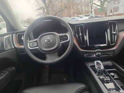 2023 Volvo XC60 Recharge Plug-In Hybrid Ultimate Dark Theme