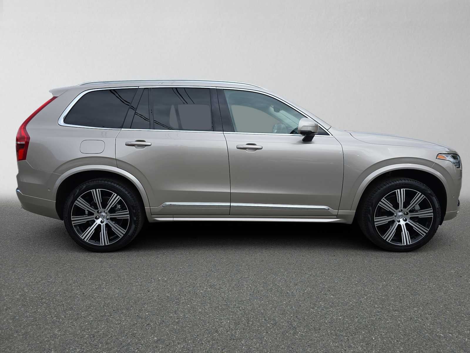 2025 Volvo XC90 Plug-In Hybrid Plus