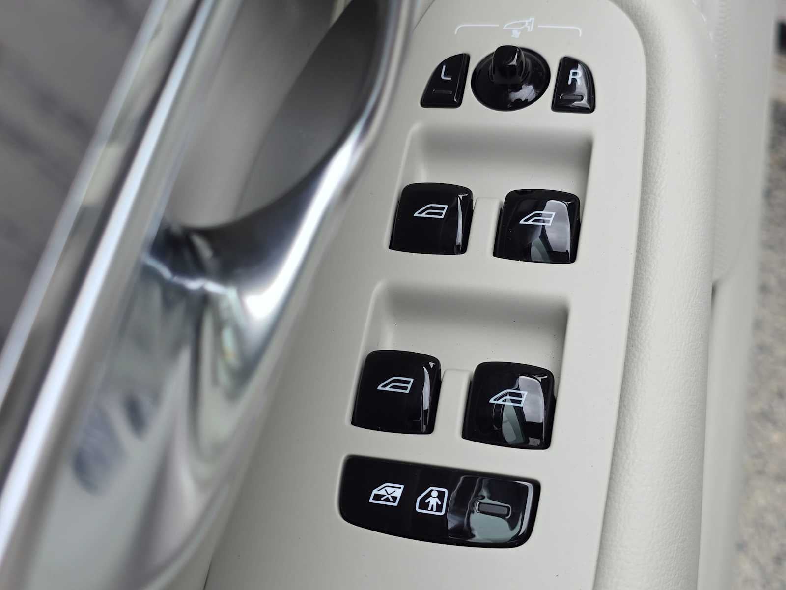 2025 Volvo XC90 Plug-In Hybrid Plus