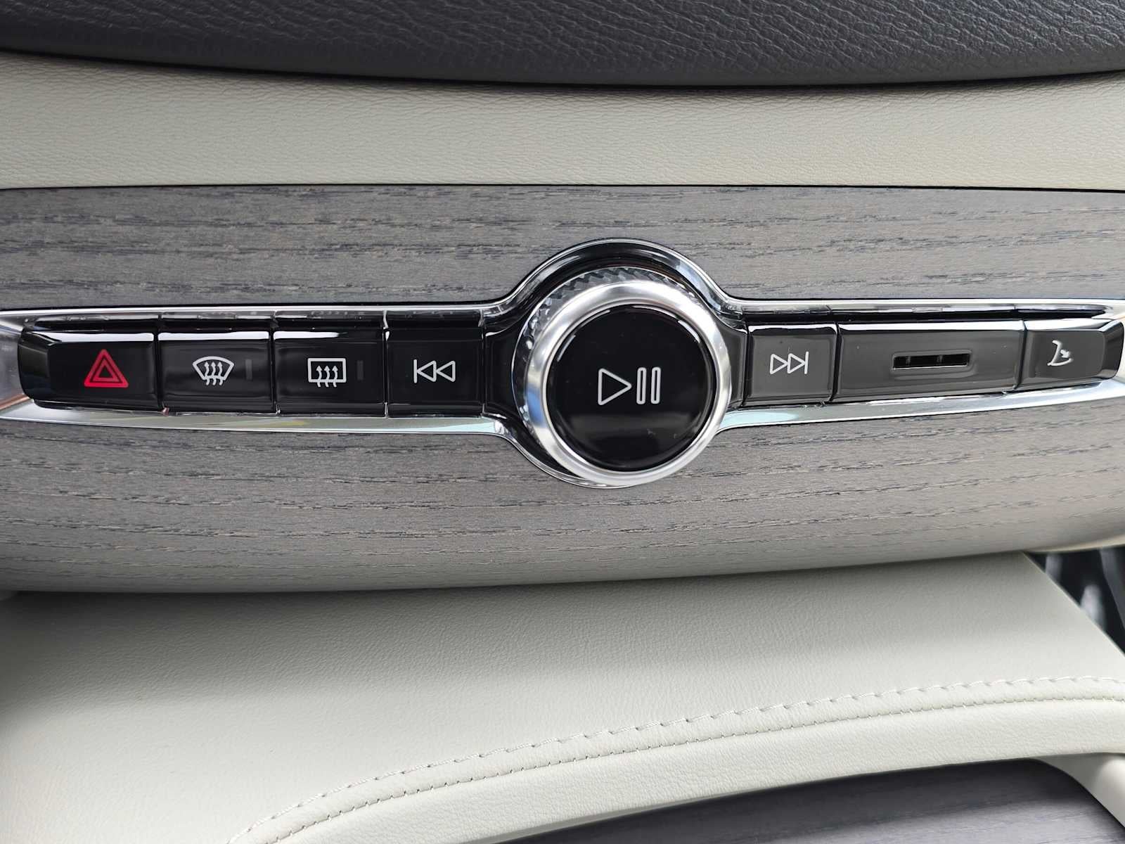 2025 Volvo XC90 Plug-In Hybrid Plus