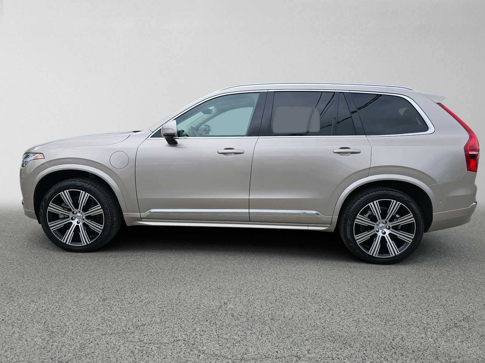 2025 Volvo XC90 Plug-In Hybrid Plus