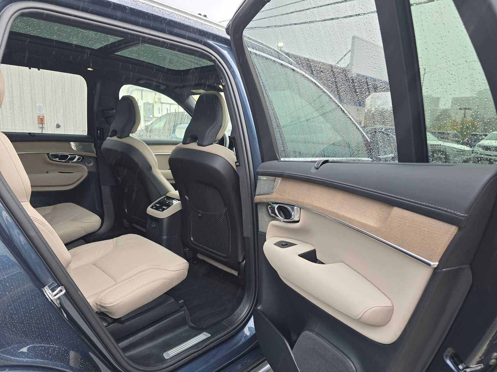 2025 Volvo XC90 Plug-In Hybrid Ultra