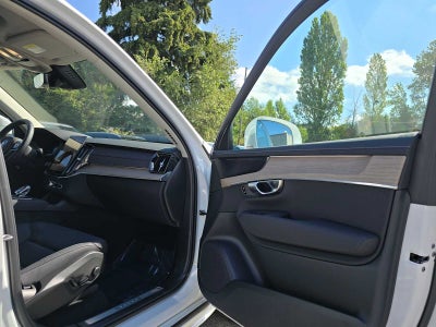 2025 Volvo XC90 Plug-In Hybrid Plus