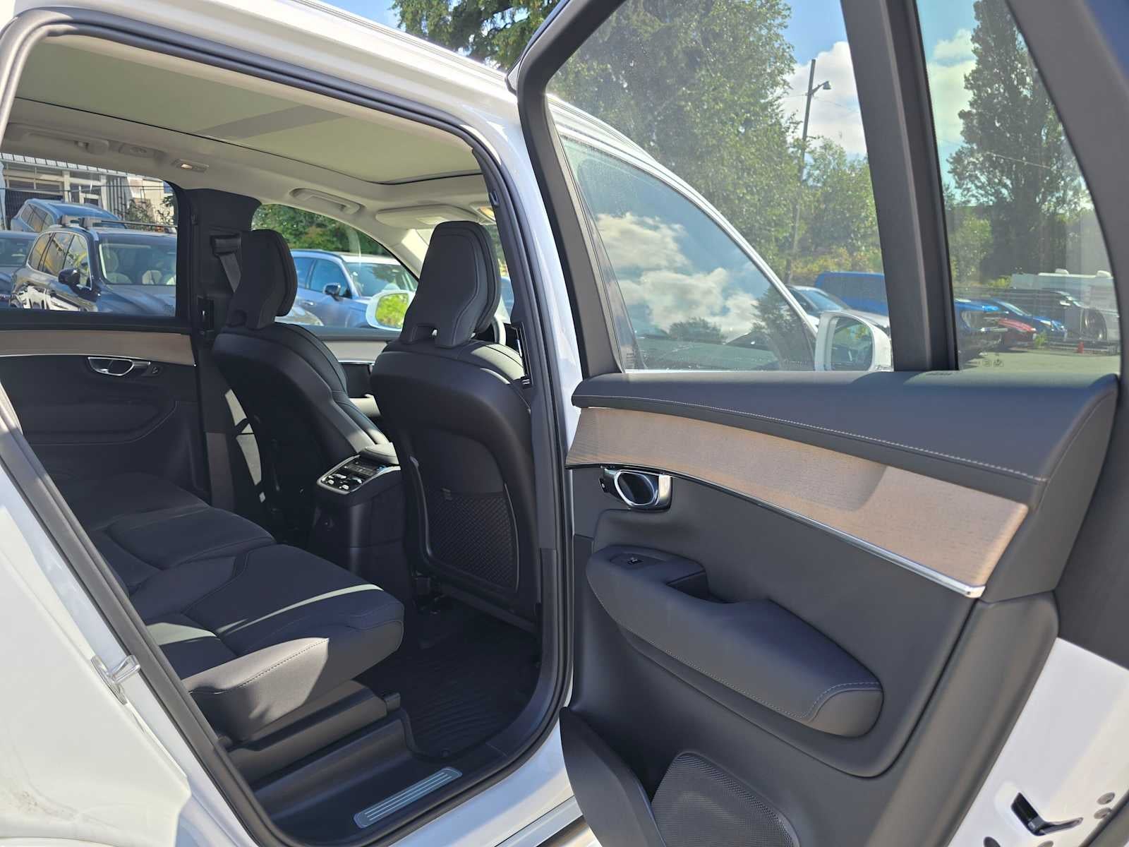 2025 Volvo XC90 Plug-In Hybrid Plus