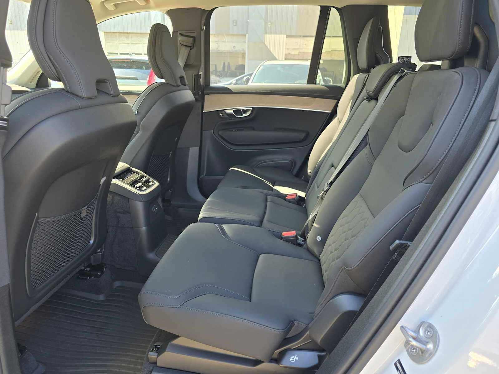 2025 Volvo XC90 Plug-In Hybrid Plus