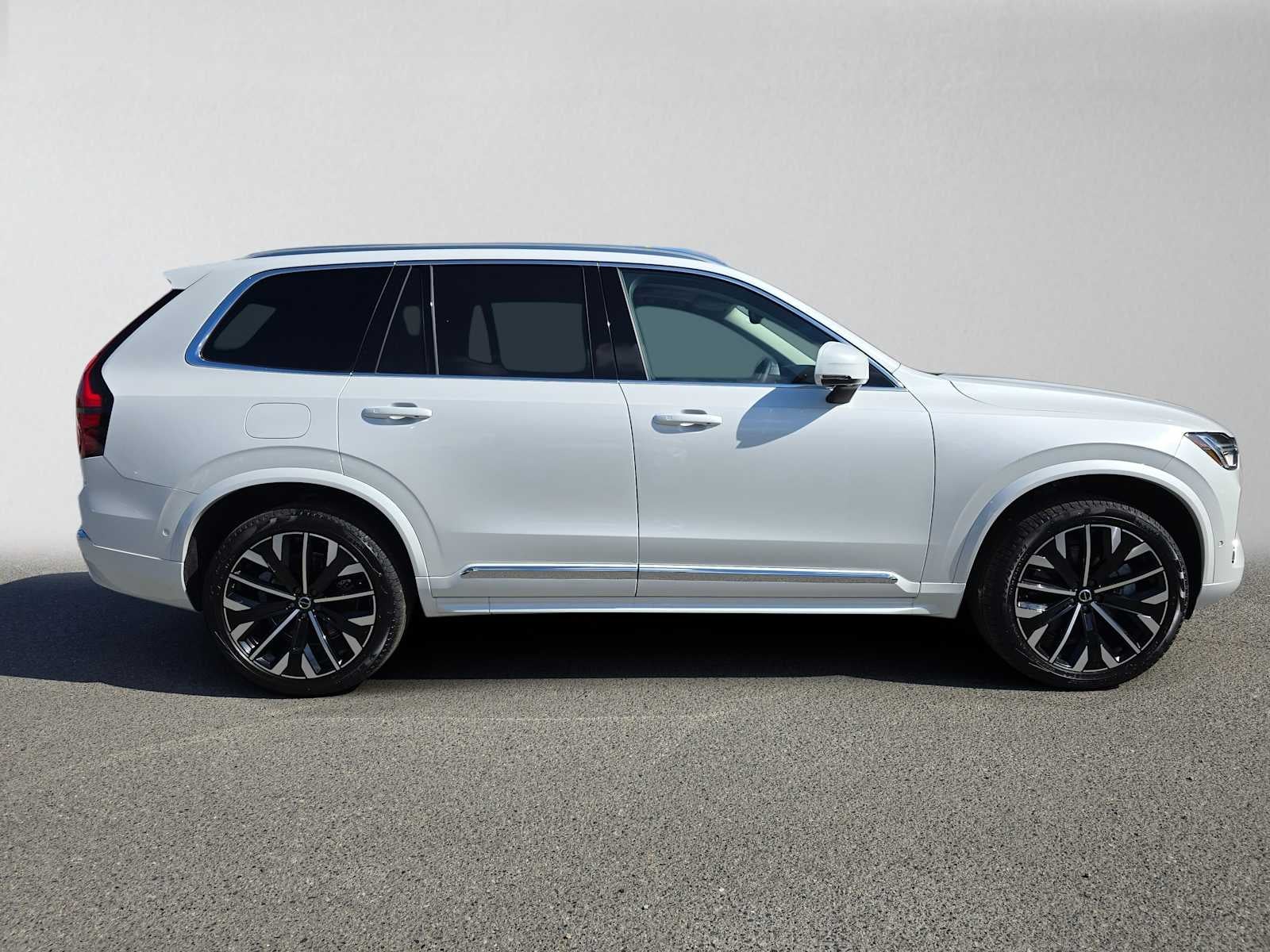 2025 Volvo XC90 Plug-In Hybrid Plus
