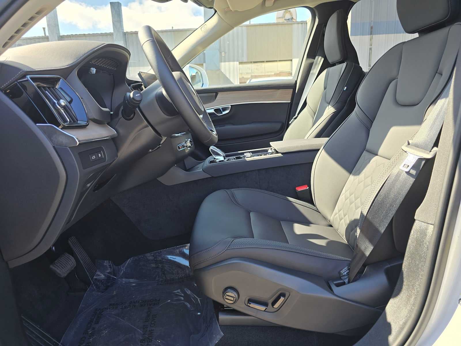 2025 Volvo XC90 Plug-In Hybrid Plus