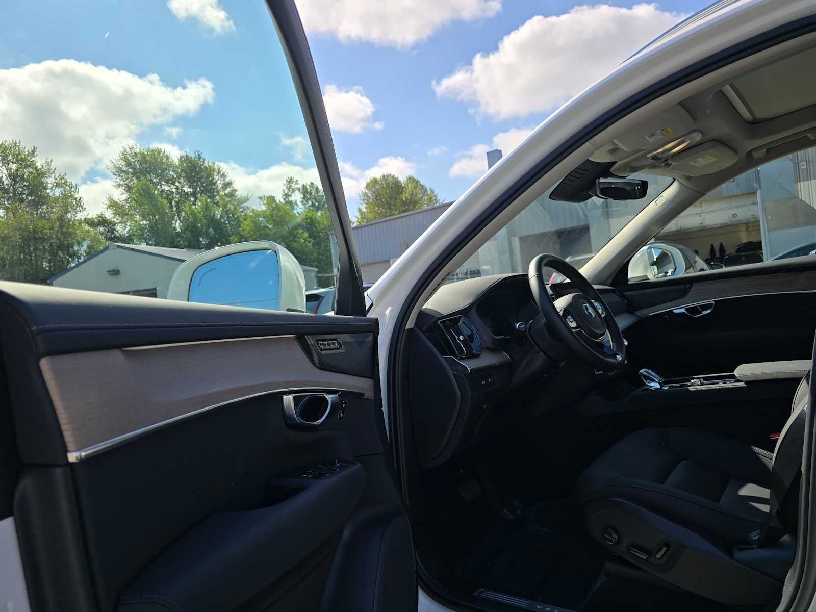 2025 Volvo XC90 Plug-In Hybrid Plus