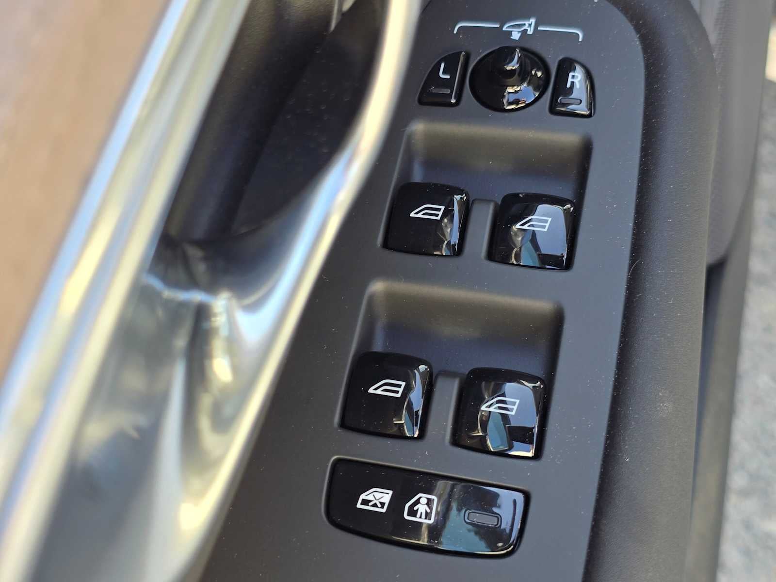 2025 Volvo XC90 Plug-In Hybrid Plus