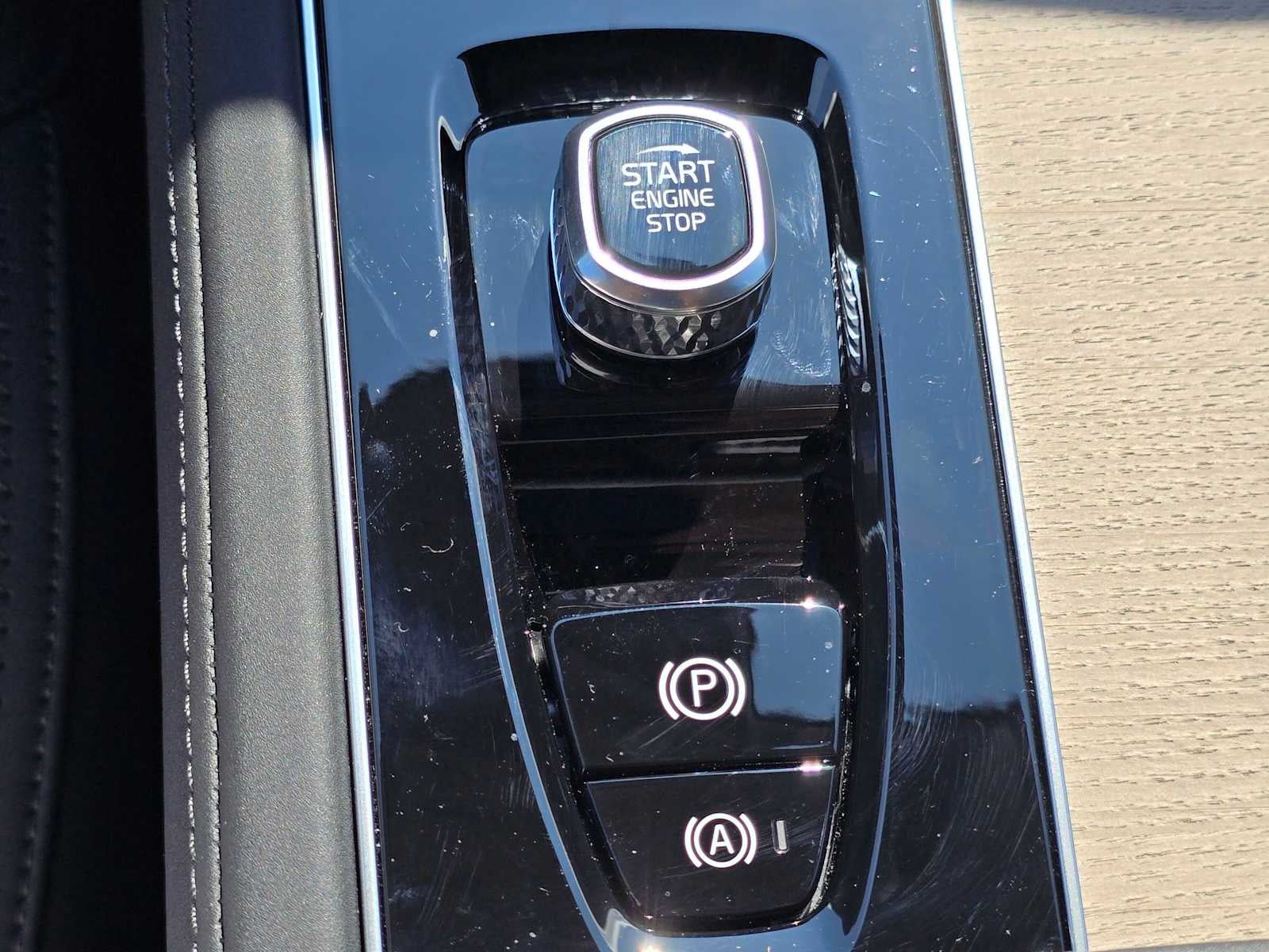 2025 Volvo XC90 Plug-In Hybrid Plus