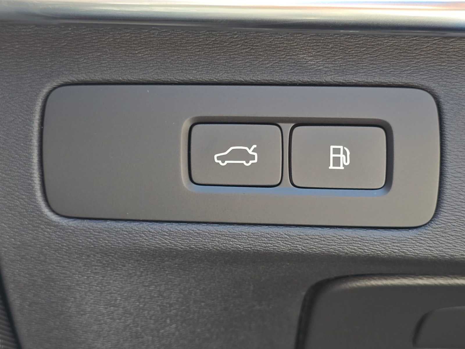 2025 Volvo XC90 Plug-In Hybrid Plus