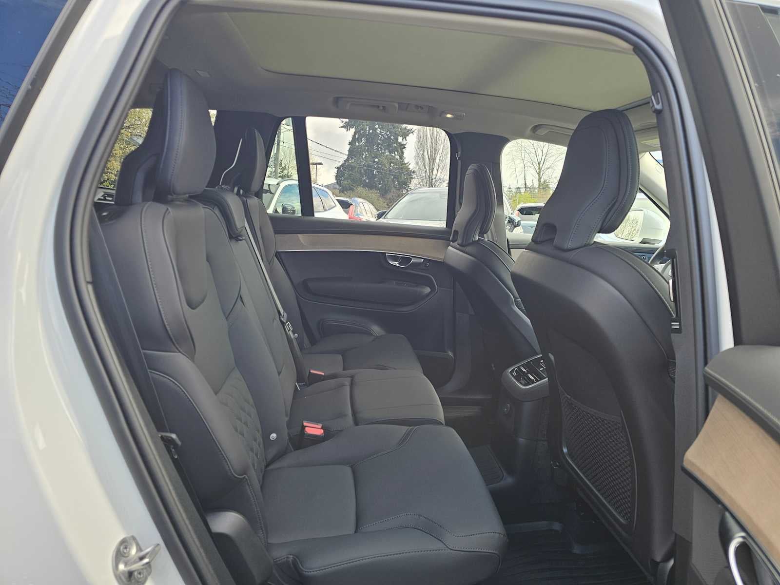 2025 Volvo XC90 Plug-In Hybrid Plus