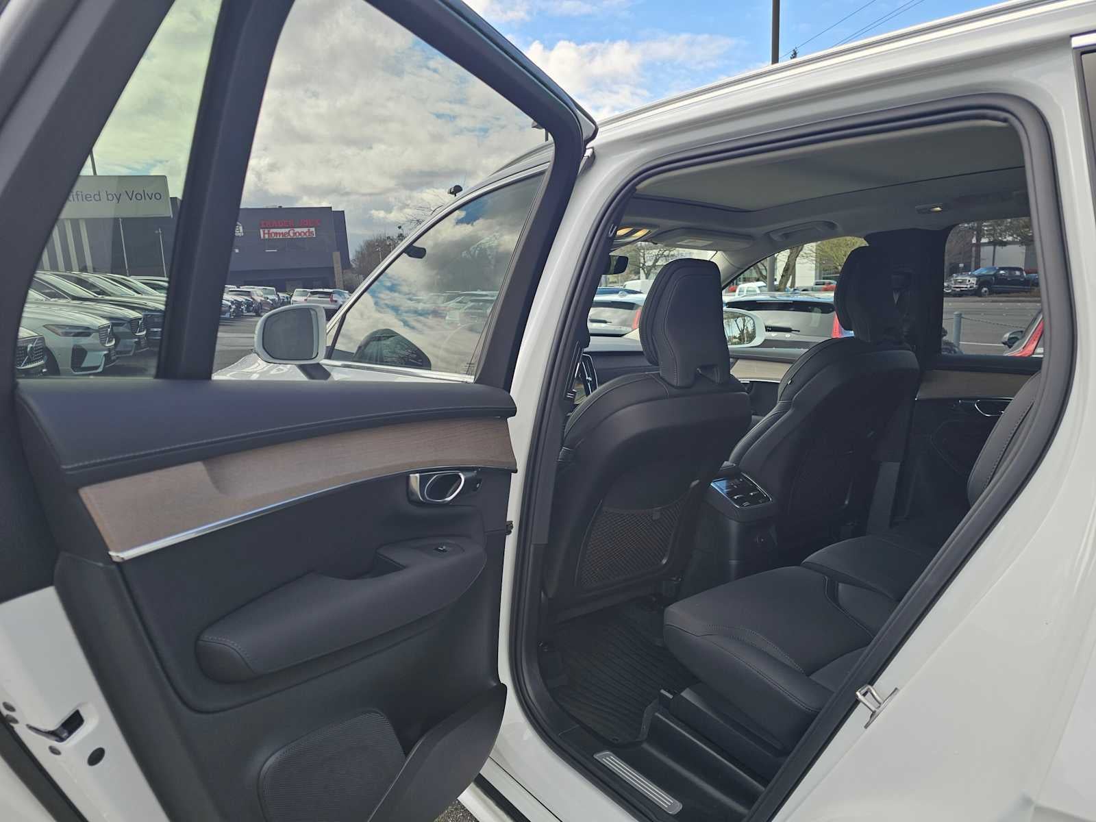 2025 Volvo XC90 Plug-In Hybrid Plus