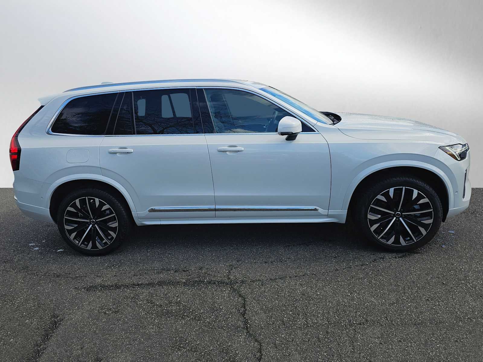 2025 Volvo XC90 Plug-In Hybrid Plus