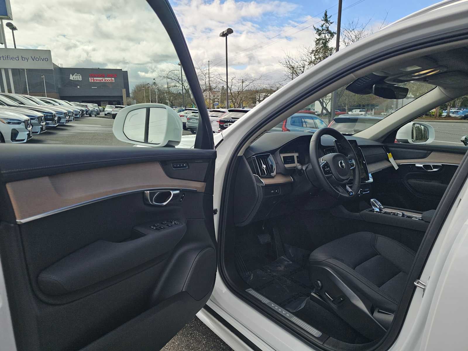 2025 Volvo XC90 Plug-In Hybrid Plus