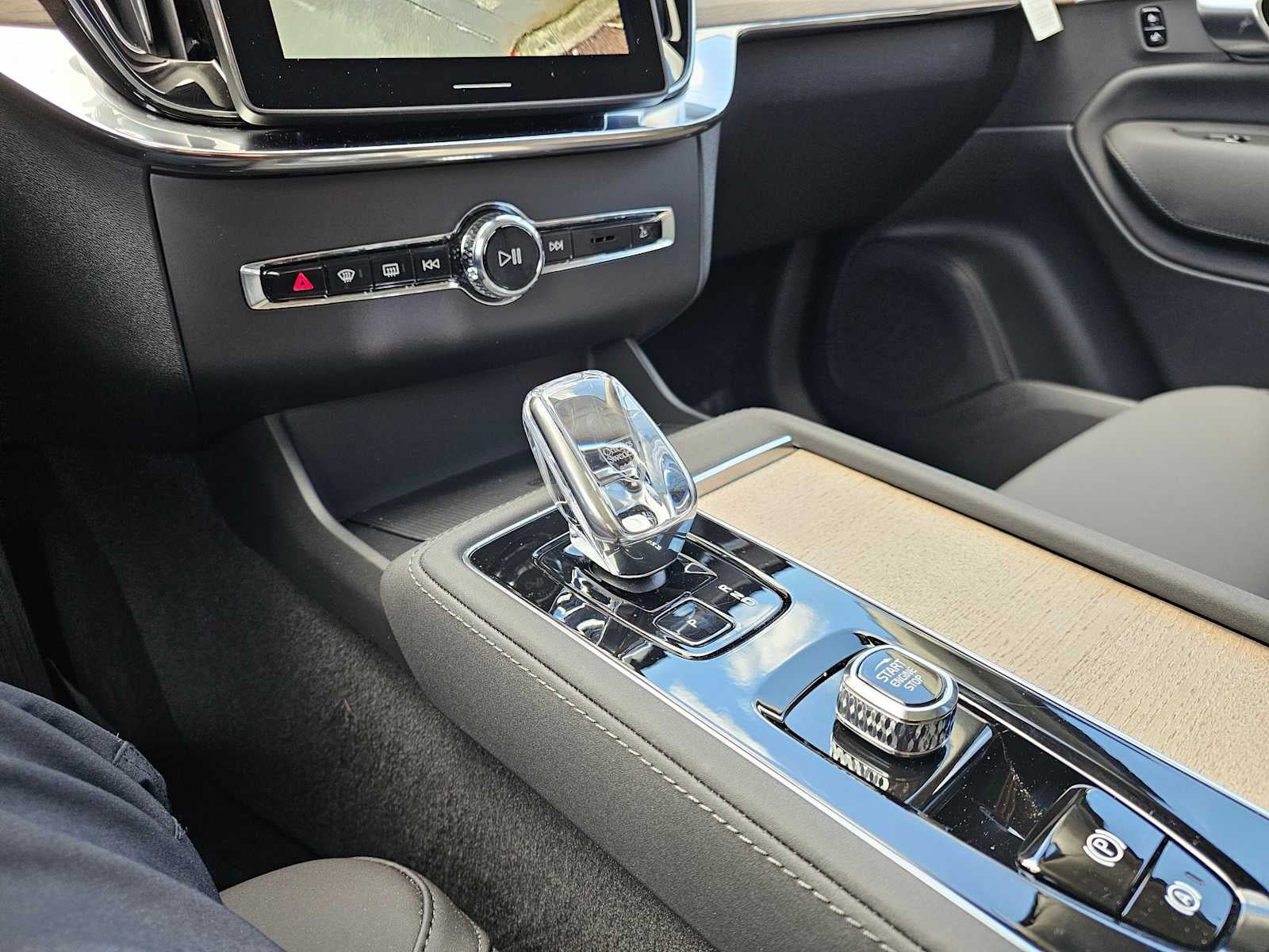 2025 Volvo XC90 Plug-In Hybrid Plus