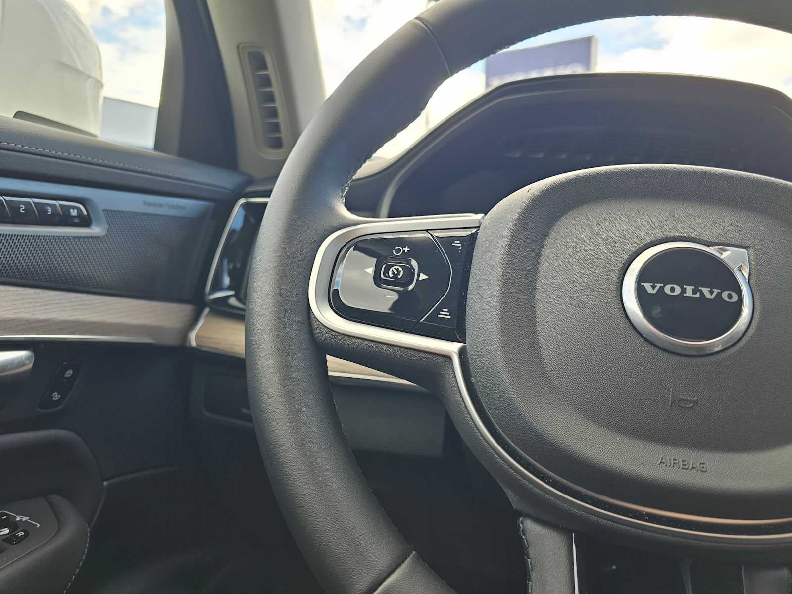 2025 Volvo XC90 Plug-In Hybrid Plus