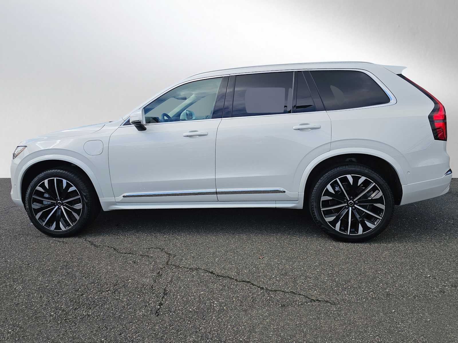 2025 Volvo XC90 Plug-In Hybrid Plus