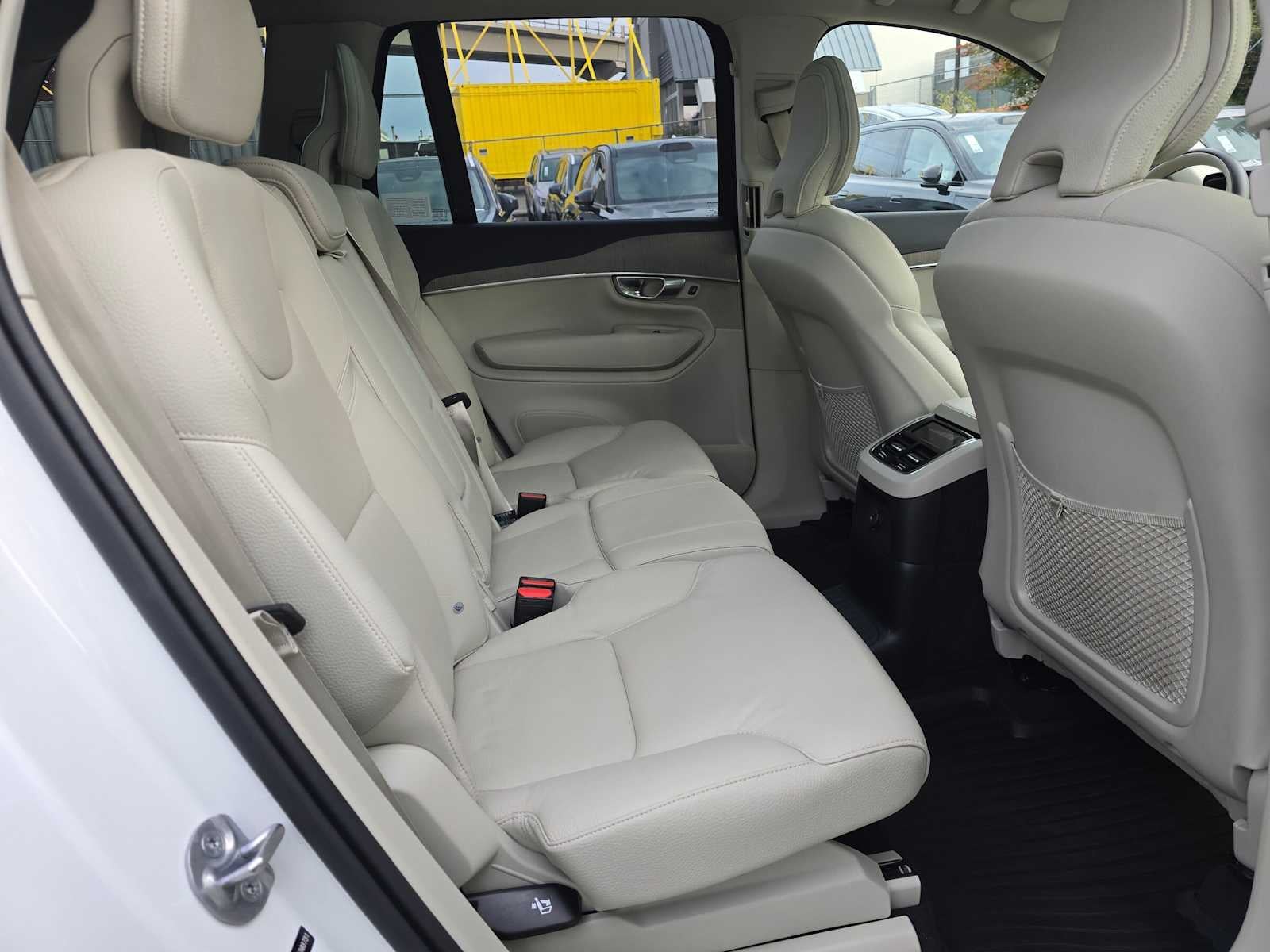 2025 Volvo XC90 Plug-In Hybrid Plus