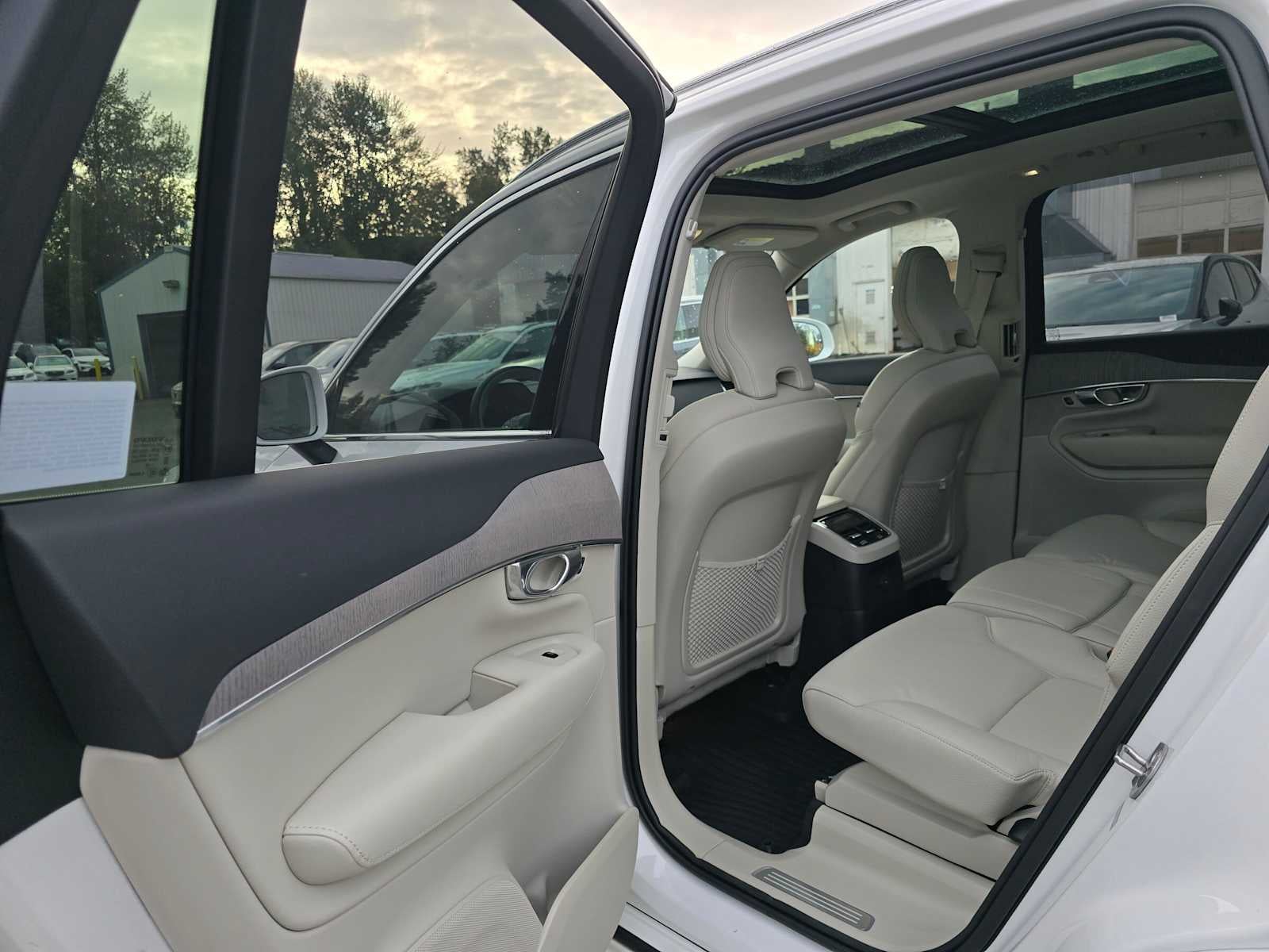 2025 Volvo XC90 Plug-In Hybrid Plus