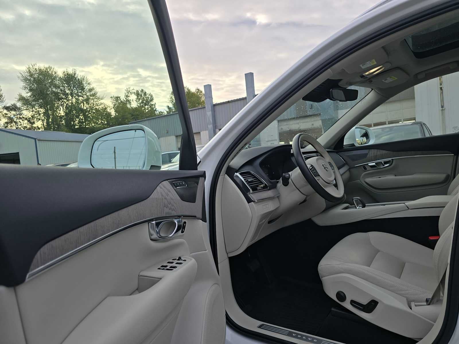 2025 Volvo XC90 Plug-In Hybrid Plus