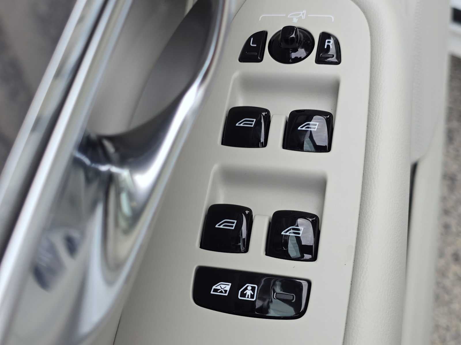 2025 Volvo XC90 Plug-In Hybrid Plus