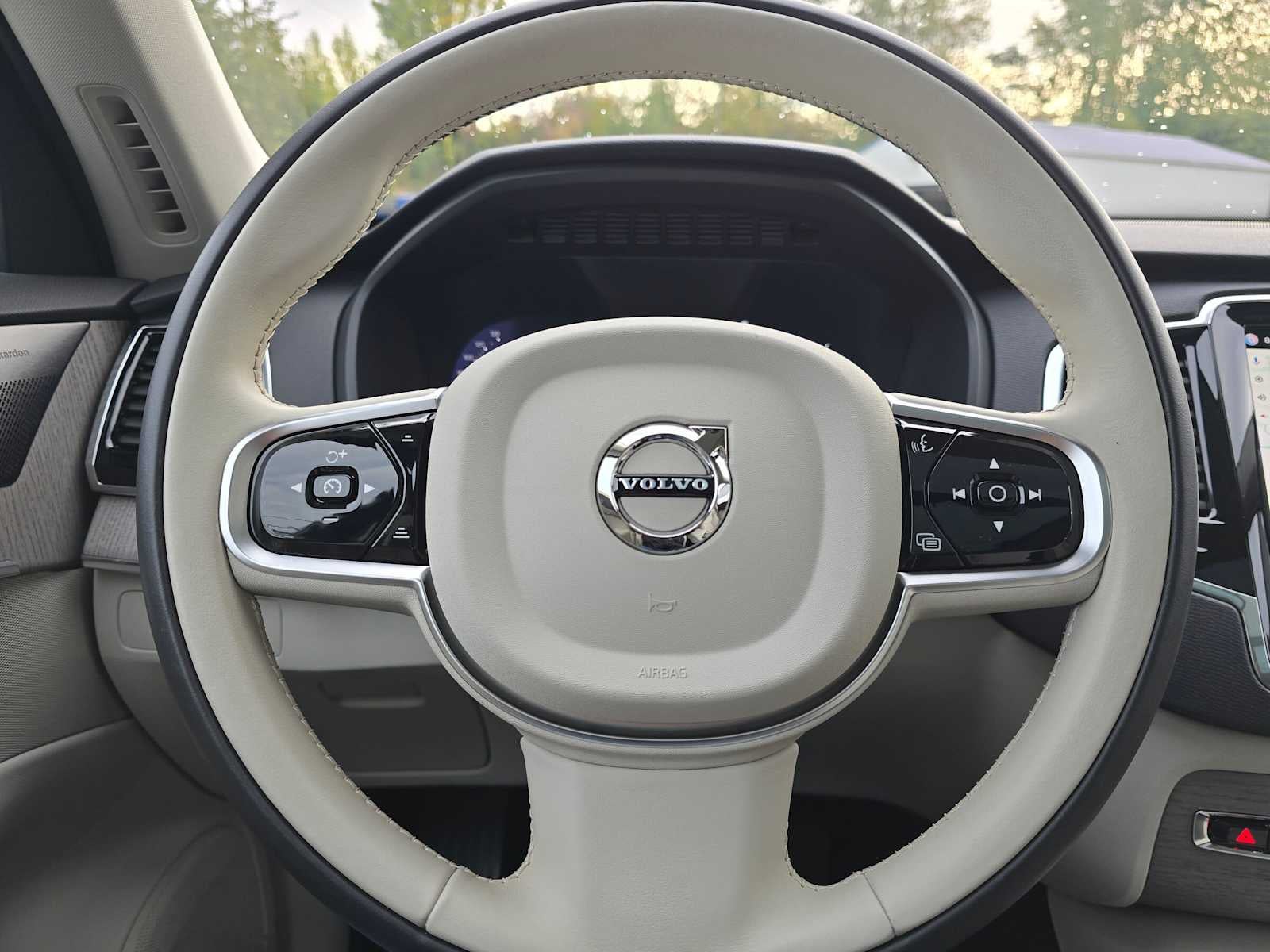 2025 Volvo XC90 Plug-In Hybrid Plus