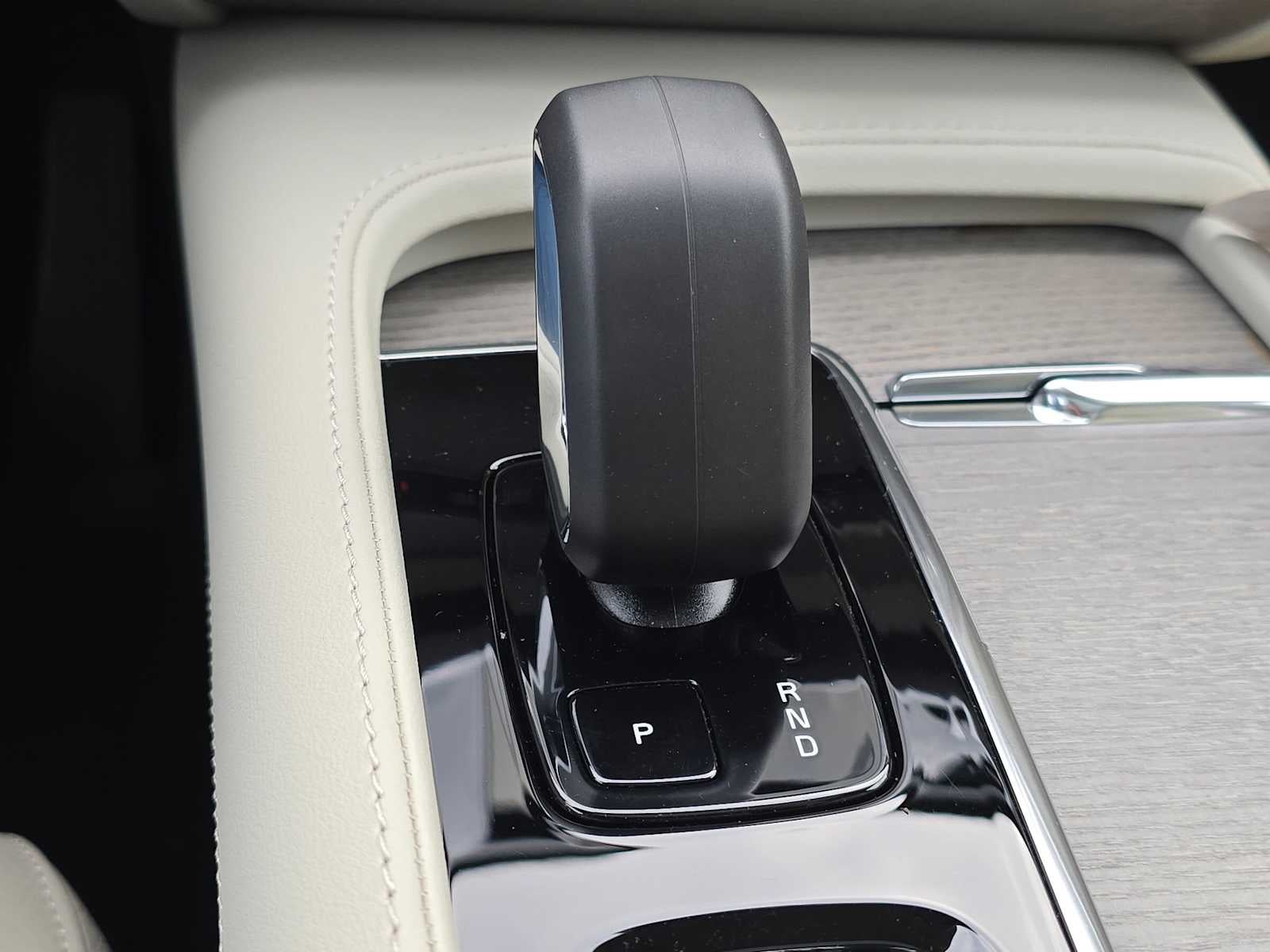 2025 Volvo XC90 Plug-In Hybrid Plus
