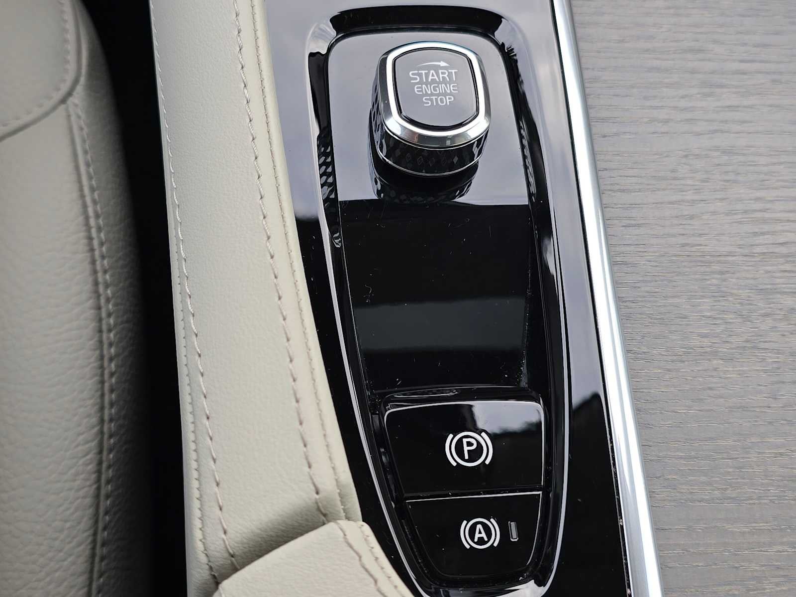 2025 Volvo XC90 Plug-In Hybrid Plus
