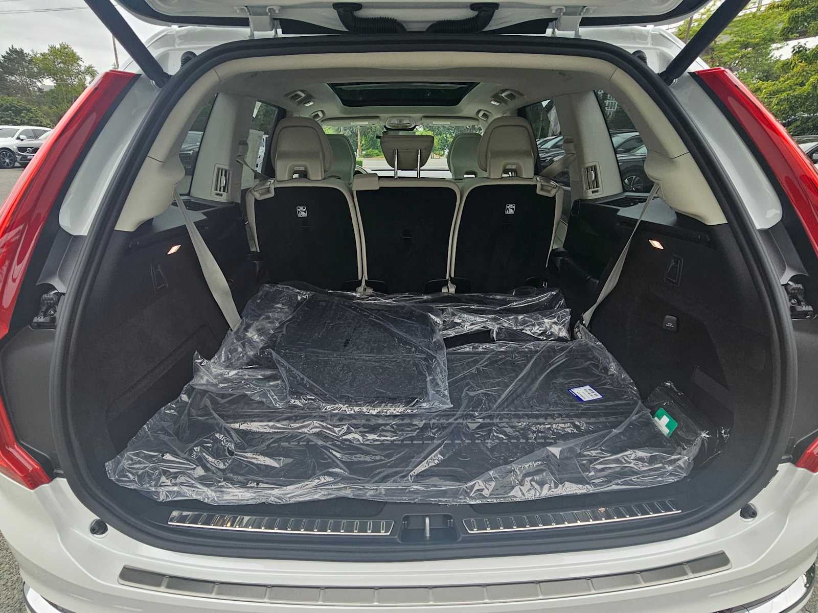 2025 Volvo XC90 Plug-In Hybrid Plus