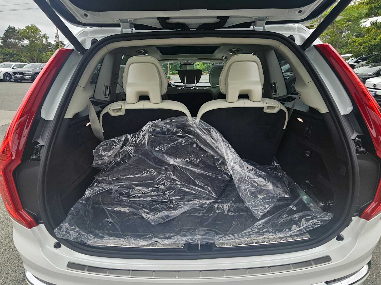 2025 Volvo XC90 Plug-In Hybrid Plus