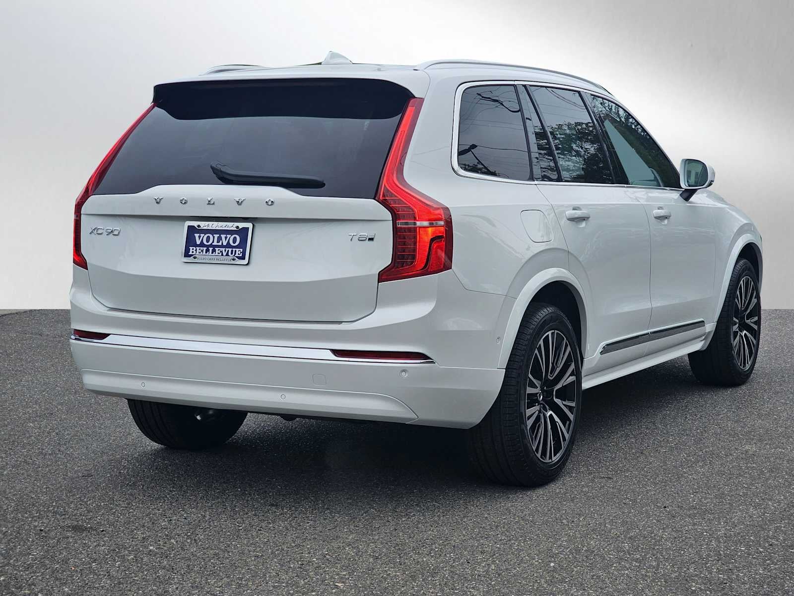 2025 Volvo XC90 Plug-In Hybrid Plus