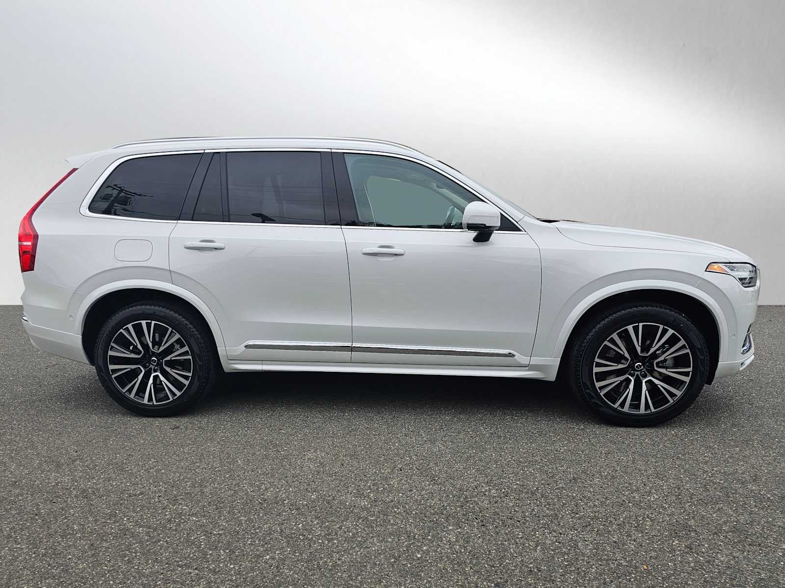2025 Volvo XC90 Plug-In Hybrid Plus