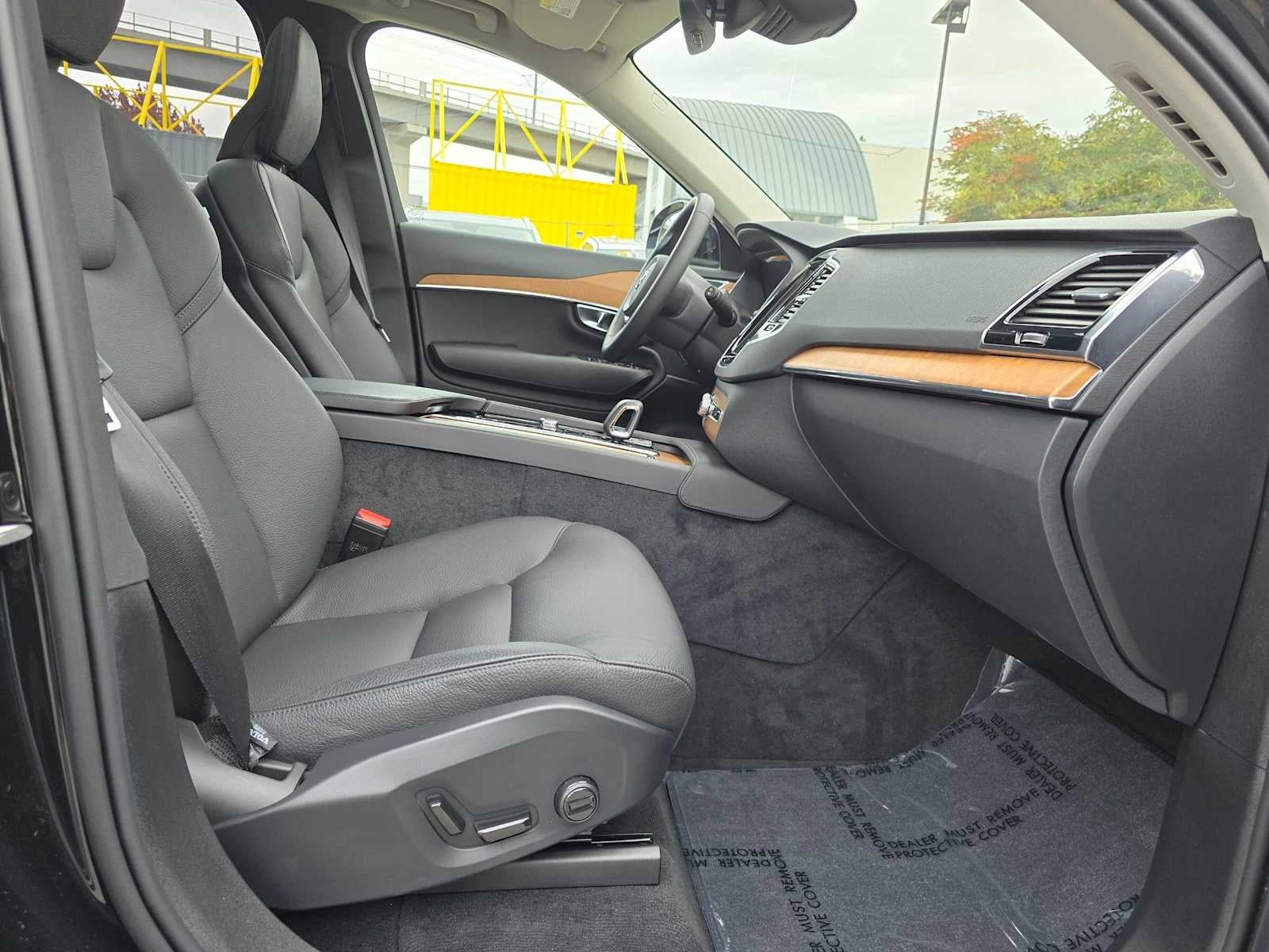 2025 Volvo XC90 Plug-In Hybrid Plus