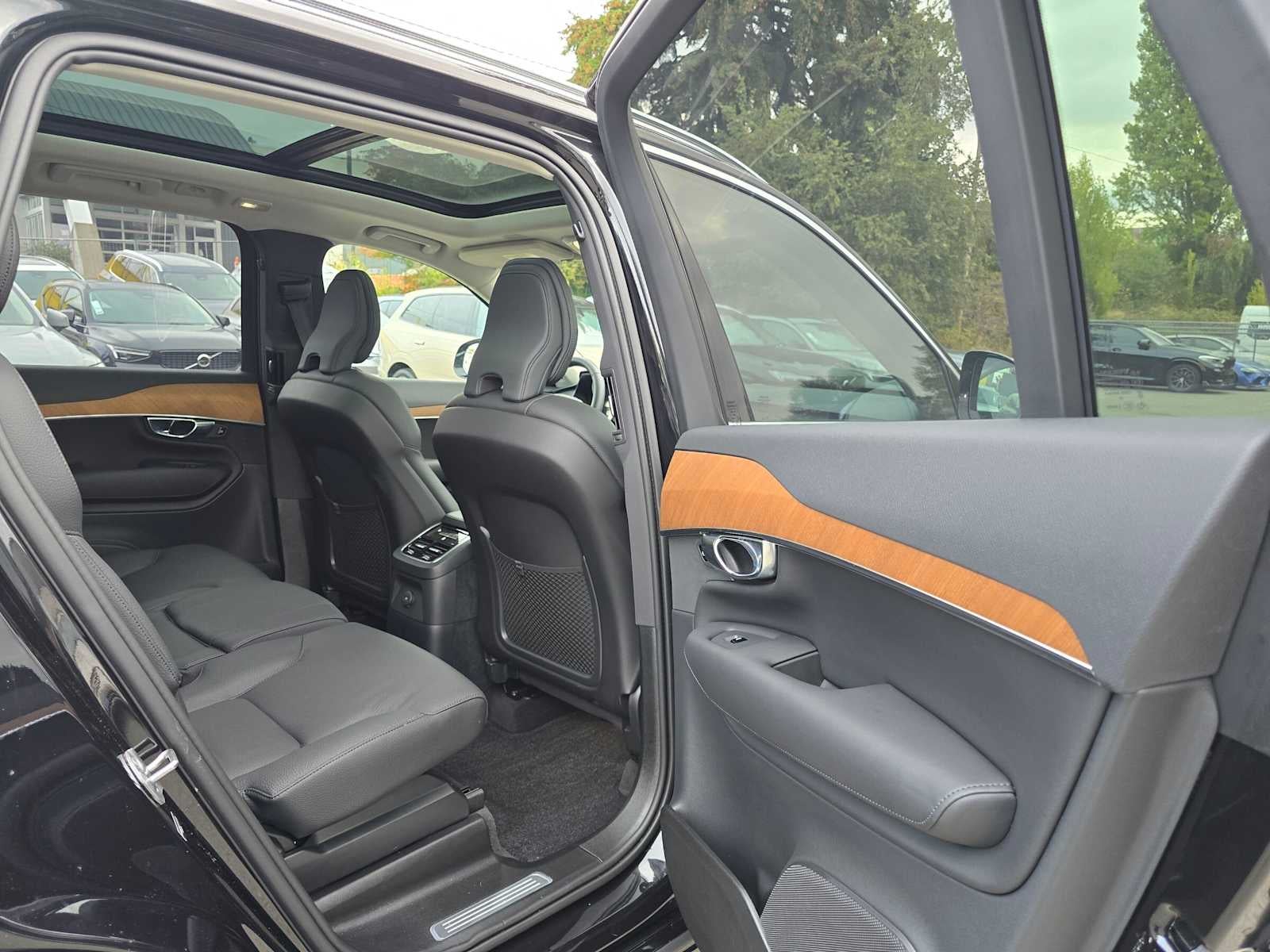 2025 Volvo XC90 Plug-In Hybrid Plus