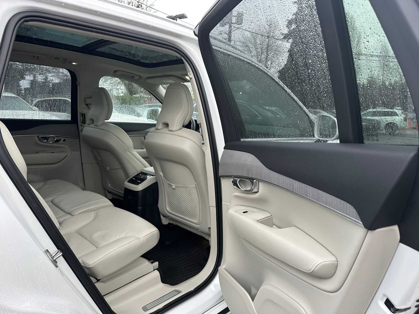 2025 Volvo XC90 Plug-In Hybrid Plus