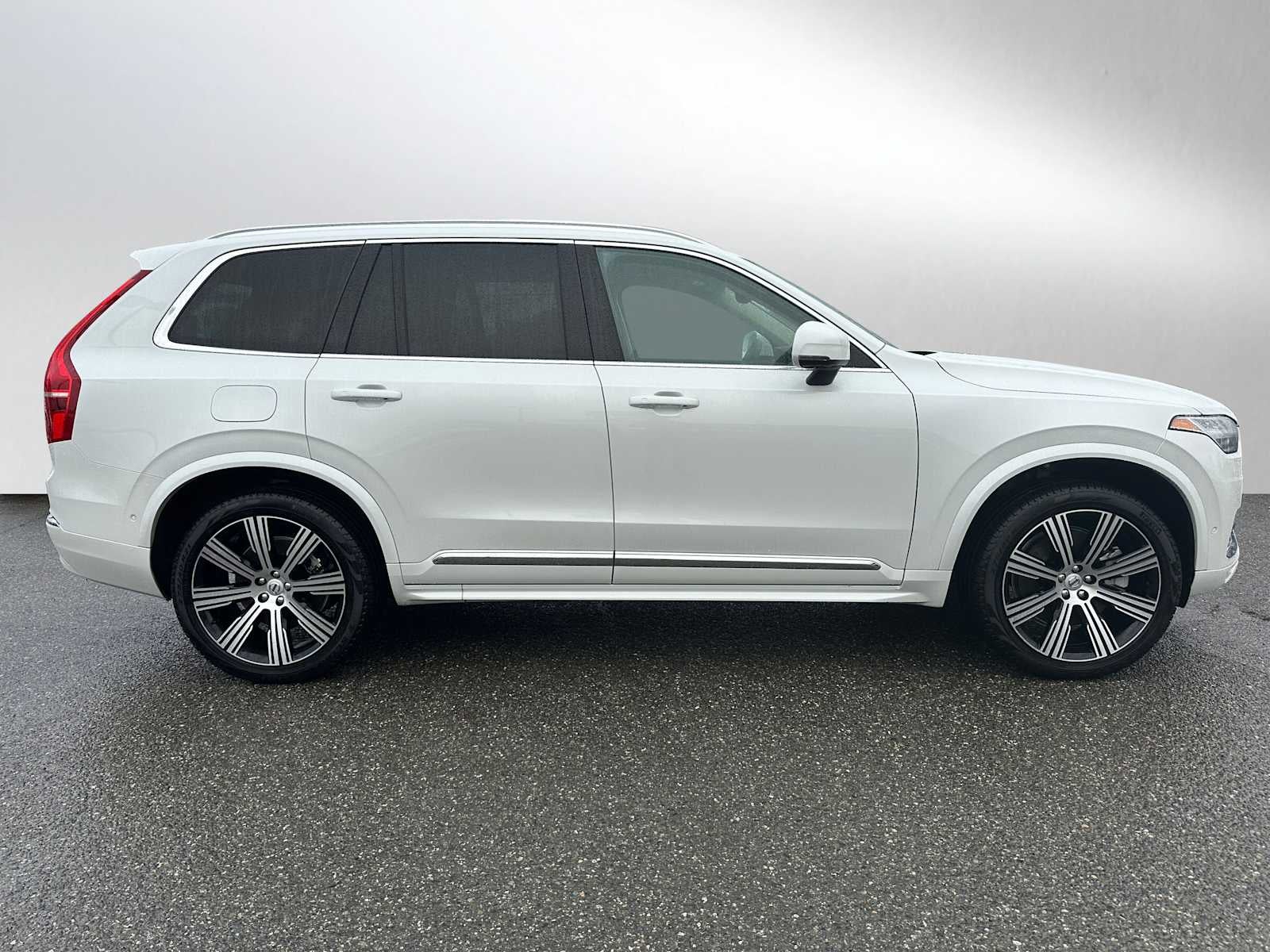 2025 Volvo XC90 Plug-In Hybrid Plus