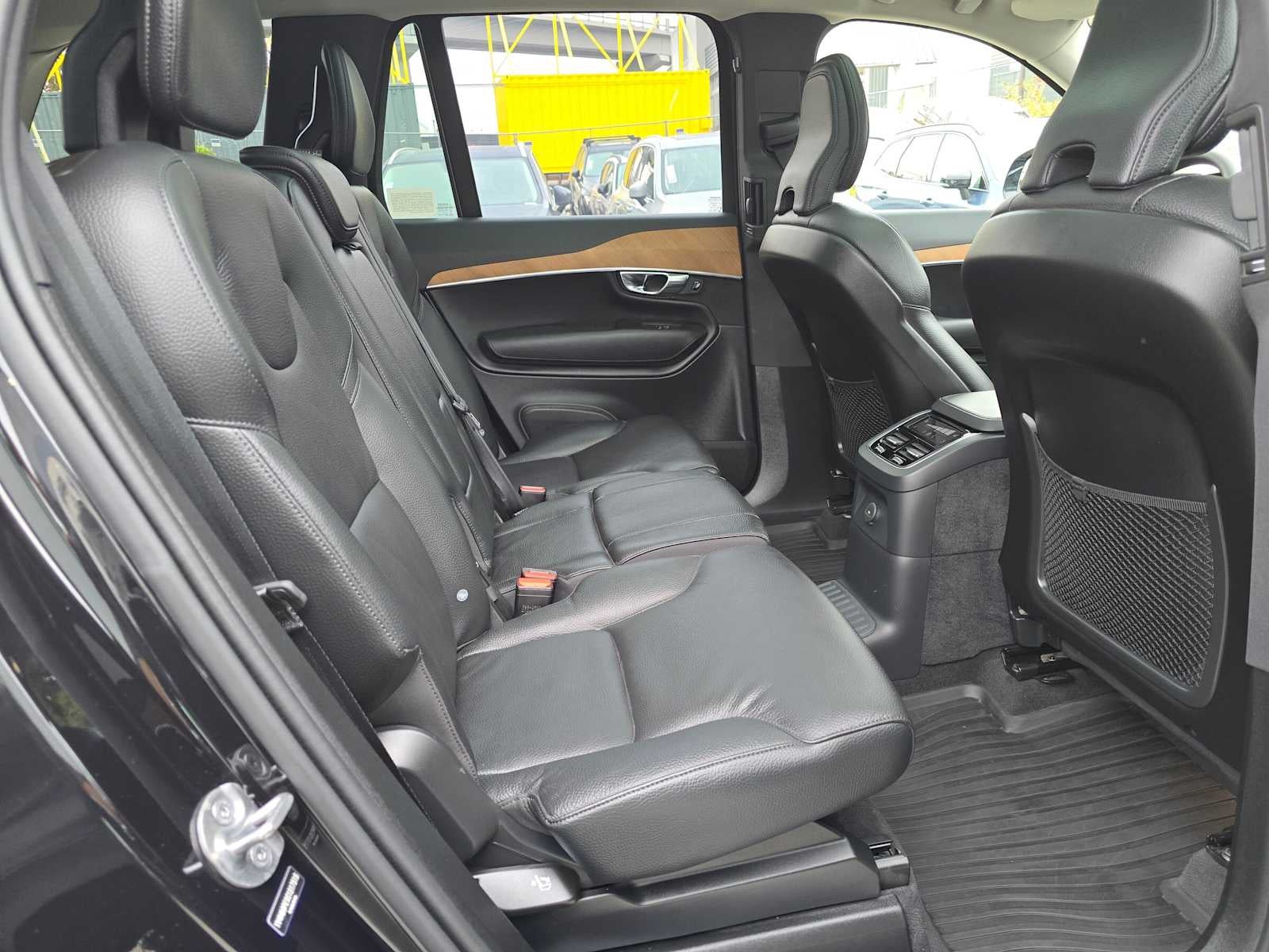 2025 Volvo XC90 Plug-In Hybrid Plus