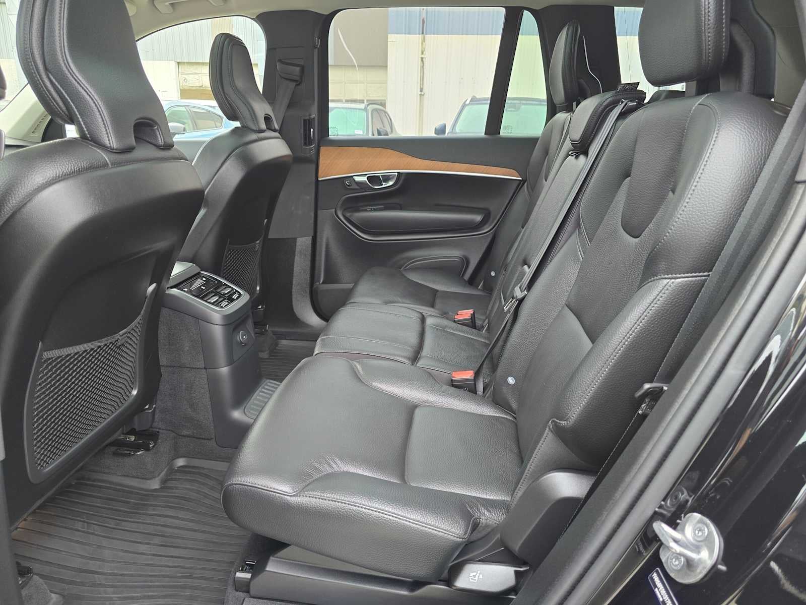 2025 Volvo XC90 Plug-In Hybrid Plus